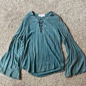 Blue Vintaga Havana top with bell sleeves
